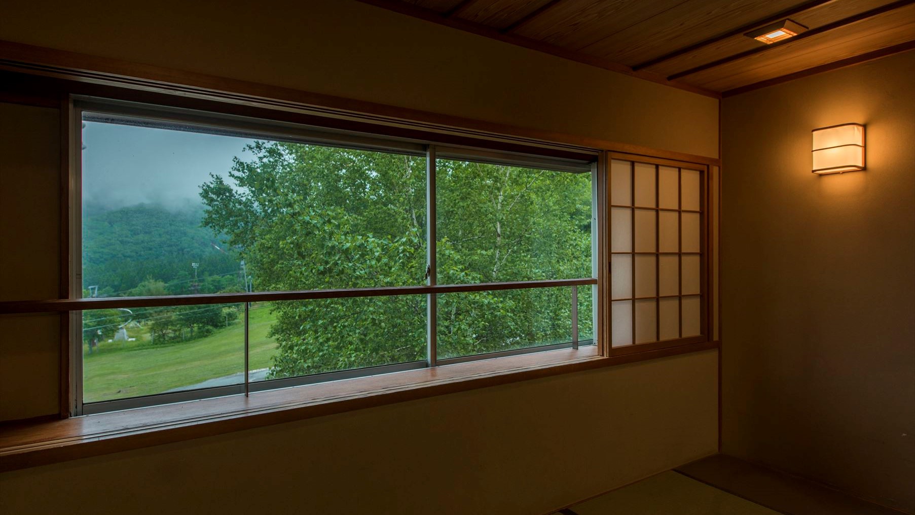 【スタンダード和室】高原の美しい四季を窓外に感じながら、ゆったりとした時間の流れを楽しむ