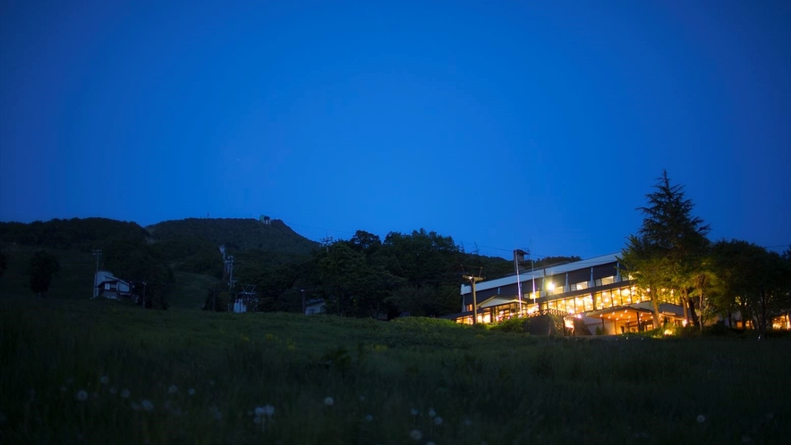 蔵王温泉の高台に建つ「高原ホテル樹林」標高972ｍの高台から望む開放感溢れる温泉宿