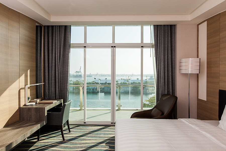 コーナーツイン-バルコニー付