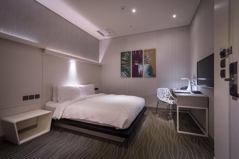 スタンダードクイーンベッドルーム