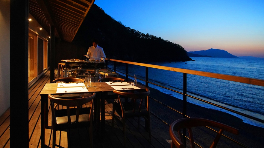 【夏の味覚】静かな海が一望できるウッドテラスでいただく＜夏の炭火懐石プラン＞