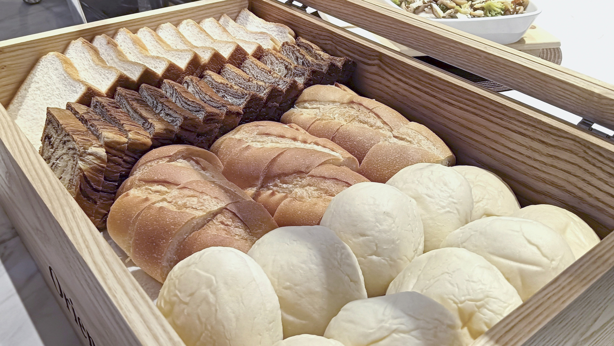 ■パンコーナー：ジャムやマーガリン、トースターのご用意もございます。