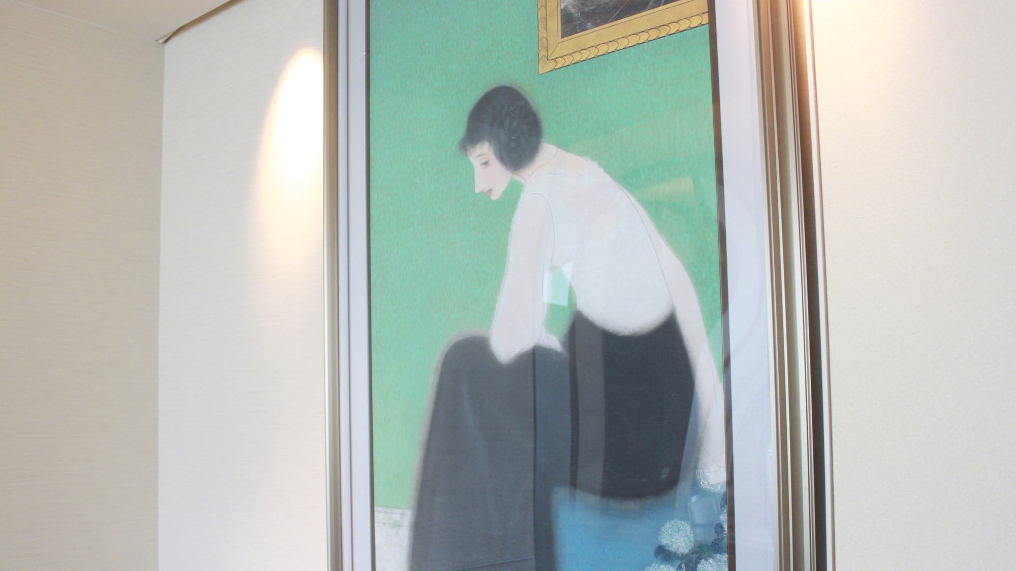 ■店内：旅する画家と呼ばれた小早川秋聲 の絵画が並びます