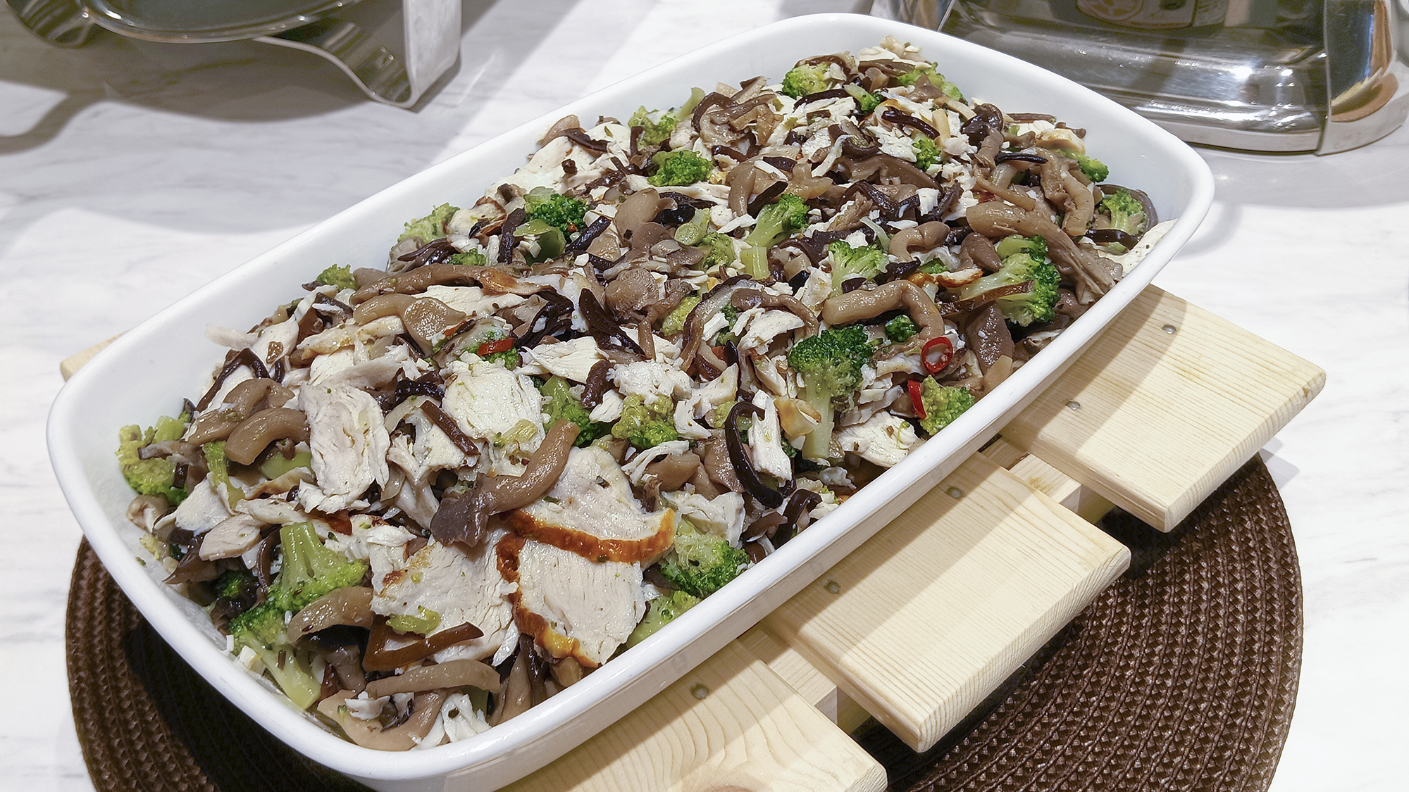 ■スペインの料理「アヒージョ」をさっぱりと冷製仕立てにアレンジ。前菜にもおすすめの洋風メニューです。