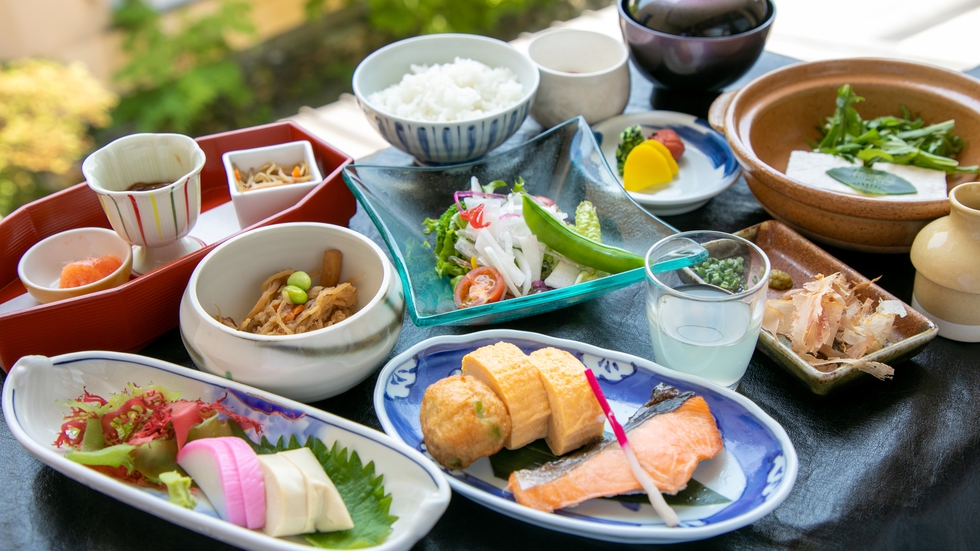 【食事処★基本会席】ふんだんに取り入れた「地産の食材」〜山・川・海の旬を味わう〜