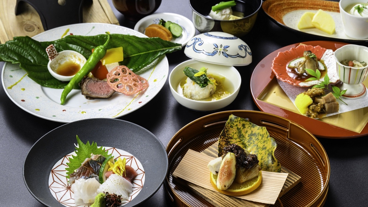 【食事処★カップルプラン】三大特典付き〜川のせせらぎを聞いて二人の時を刻む〜（グレードUP会席）