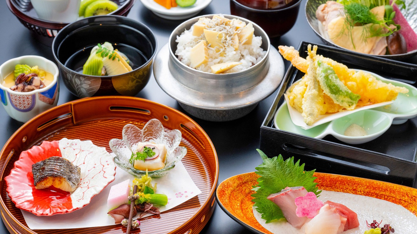 【食事処★基本会席】ふんだんに取り入れた「地産の食材」〜山・川・海の旬を味わう〜