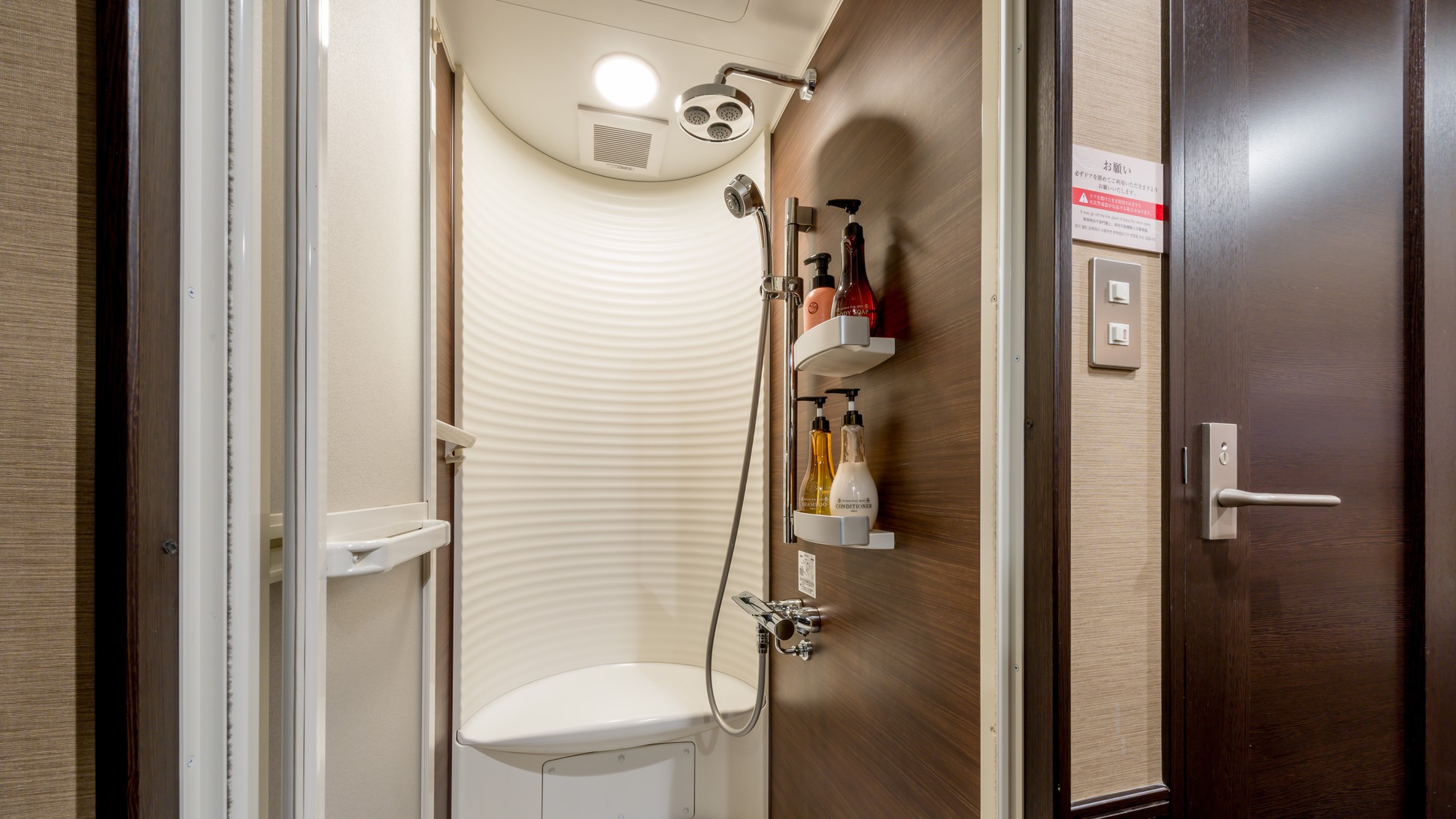 バスタブ無しシャワールームのみのリーズナブルな客室もご用意しております（アメニティ無料）