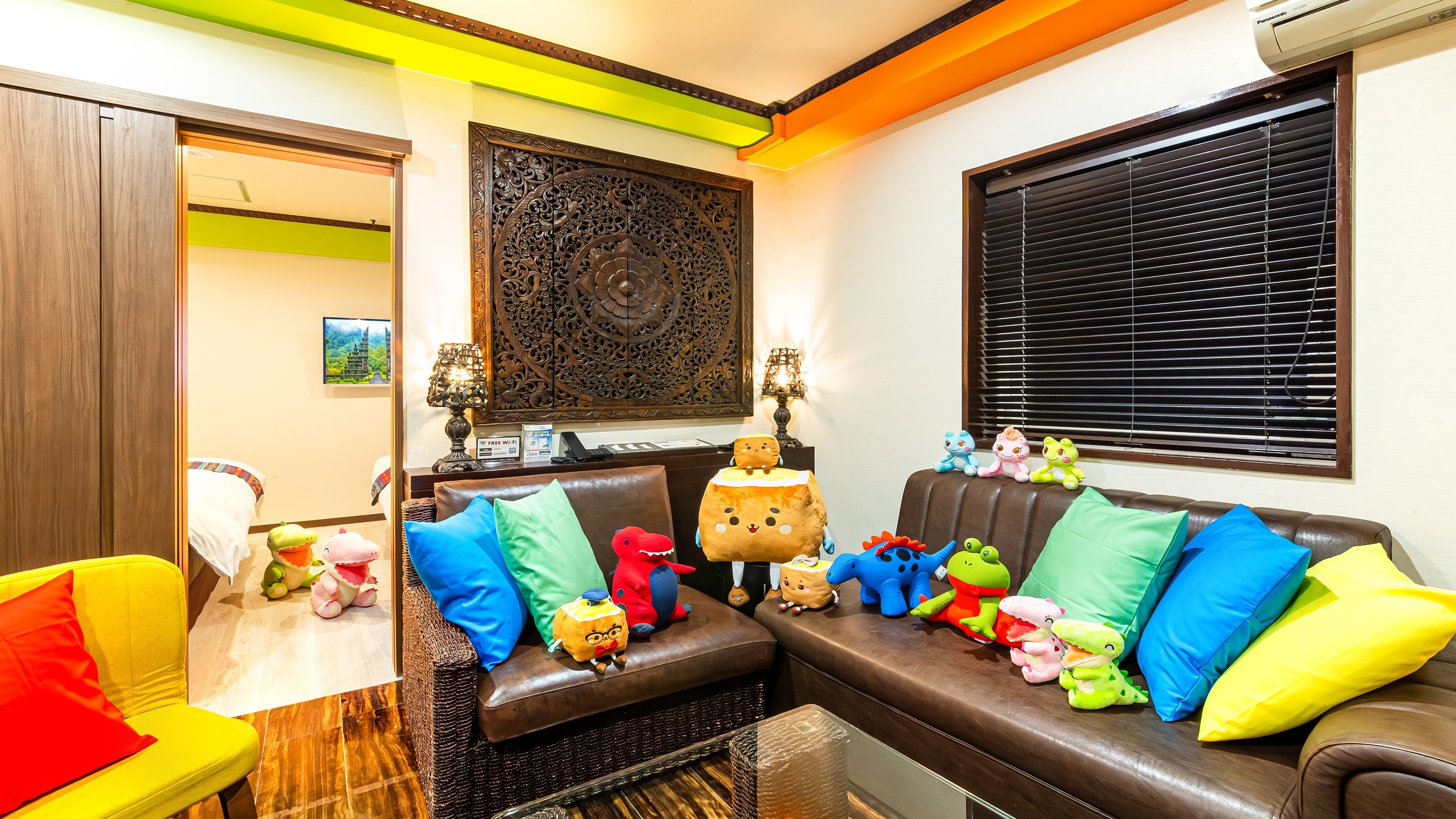 リビング5/ダブル2台+シングル1台/28平米【禁煙】