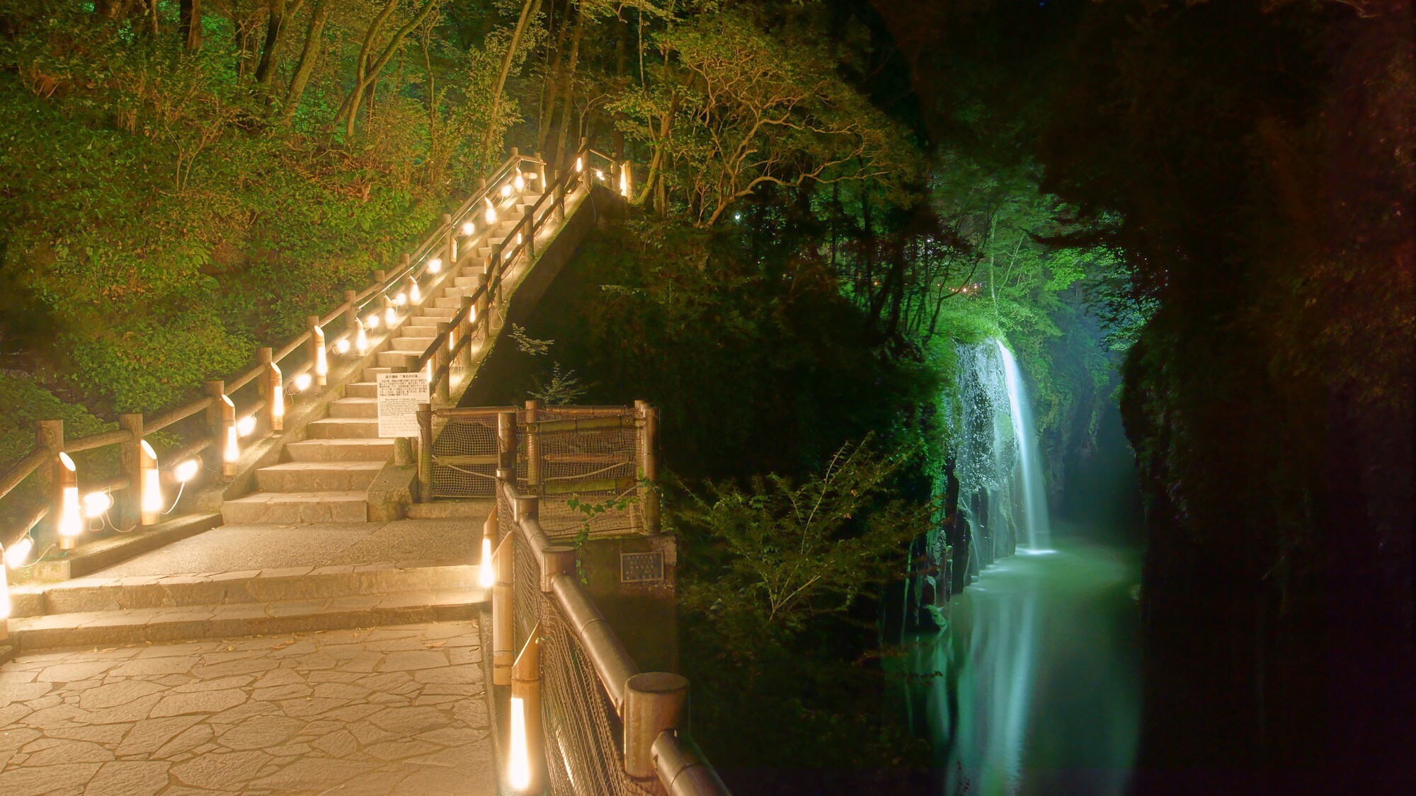 高千穂峡（当ホテルより車で60分）