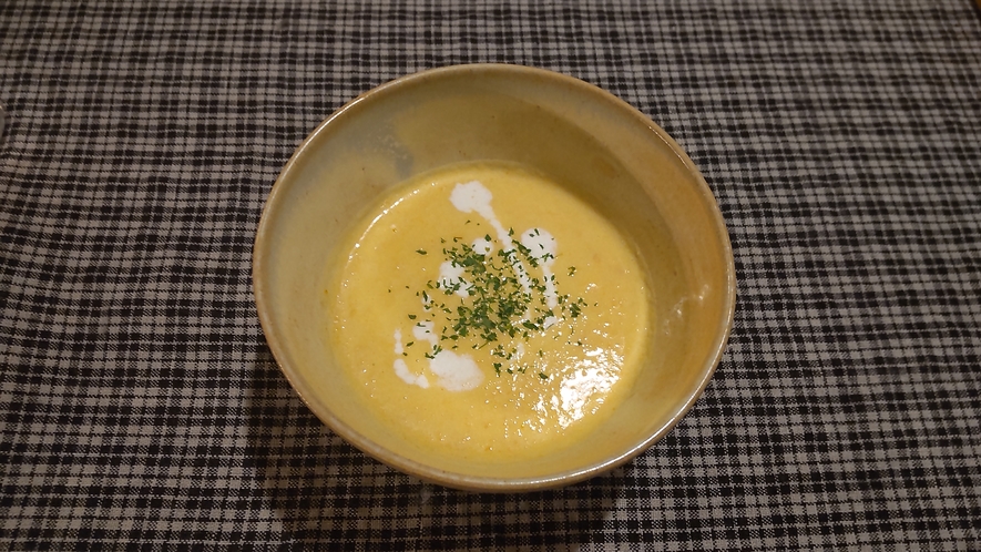 dinner一例（春）：新たまねぎと産直にんじん（アロマレッド）のスープ