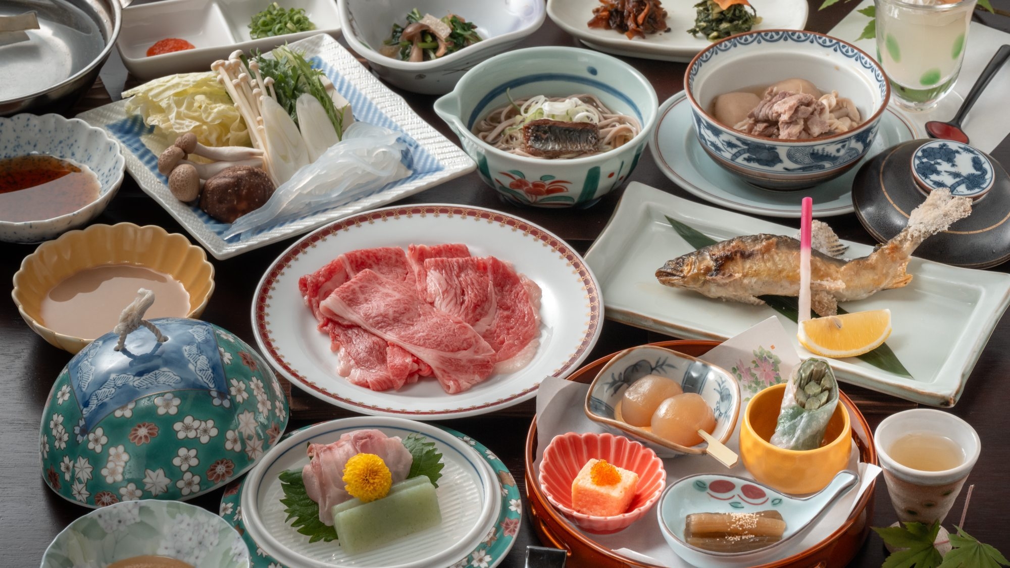 【山形県産牛会席】＜すき焼きorしゃぶしゃぶ＞お一人様毎に選べる山形牛と湯の花舞う滝風呂を愉しむ