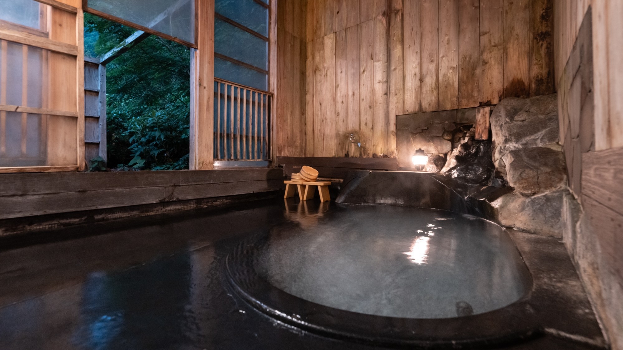 【連泊割】お一人様1100円OFF！お一人様毎に選べる本場米沢牛の味わいと源泉かけ流しをご堪能