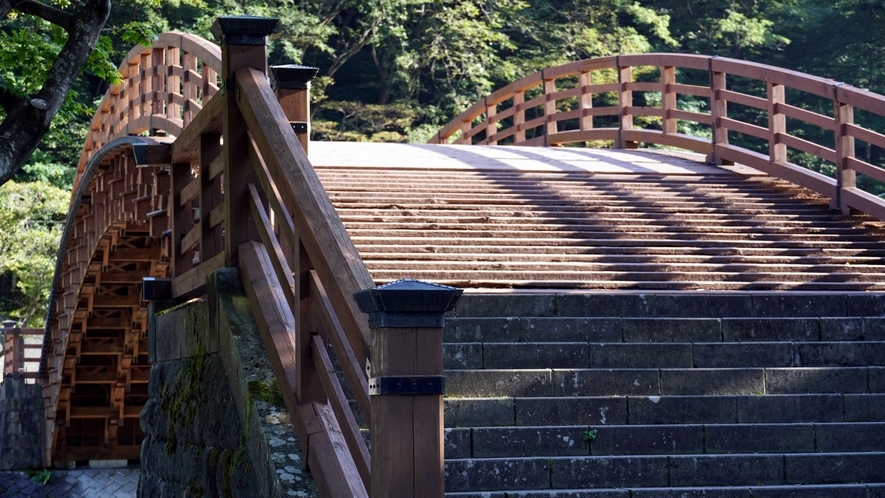 *奈良井宿/美しい総檜造の木曽の大橋。奈良井宿はNHK連続テレビ小説「おひさま」のロケ地としても有名