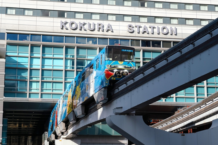 小倉駅とモノレールはホテルの目の前