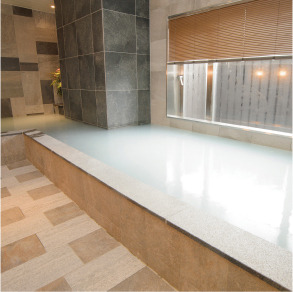 The 1st floor large communal bath is a system where men and women change their time.