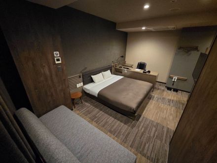 【喫煙】デラックスダブル/ベッド幅180cm&times;1台/28平米/定員3名 