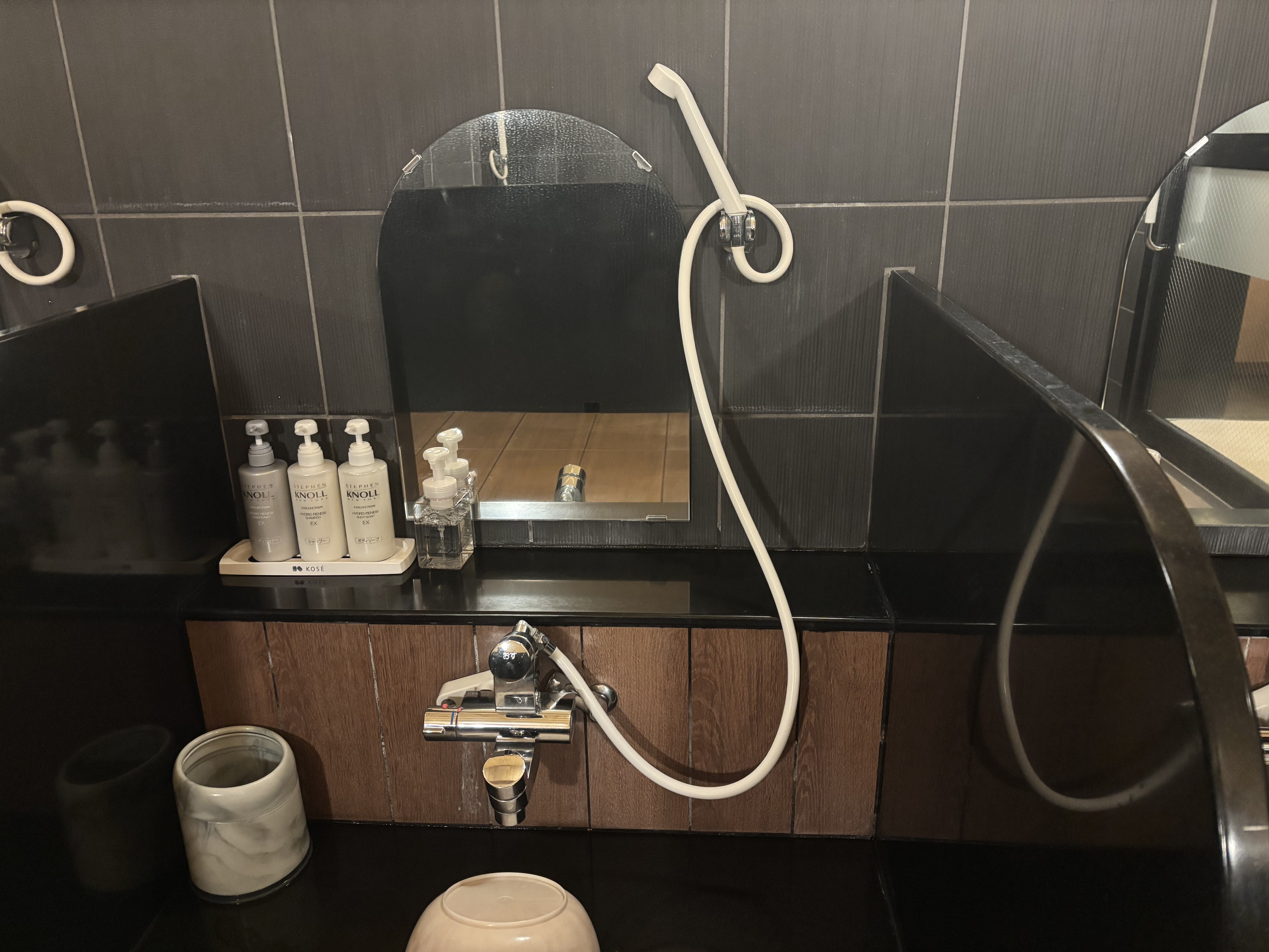 女性浴場カラン全体