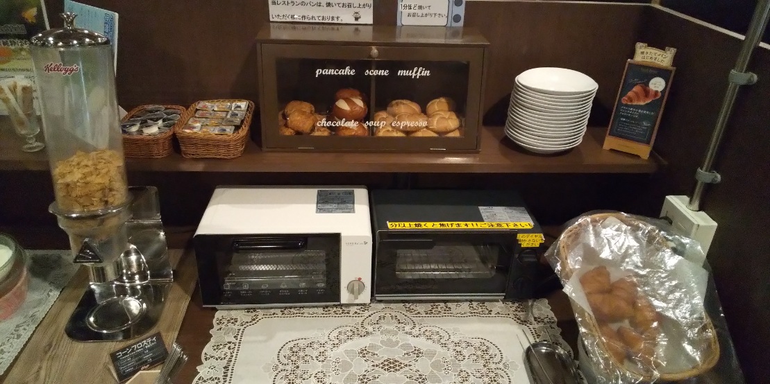 パンコーナー(トースターは2つ完備！)