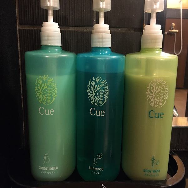 男性浴場ヘアケア製品