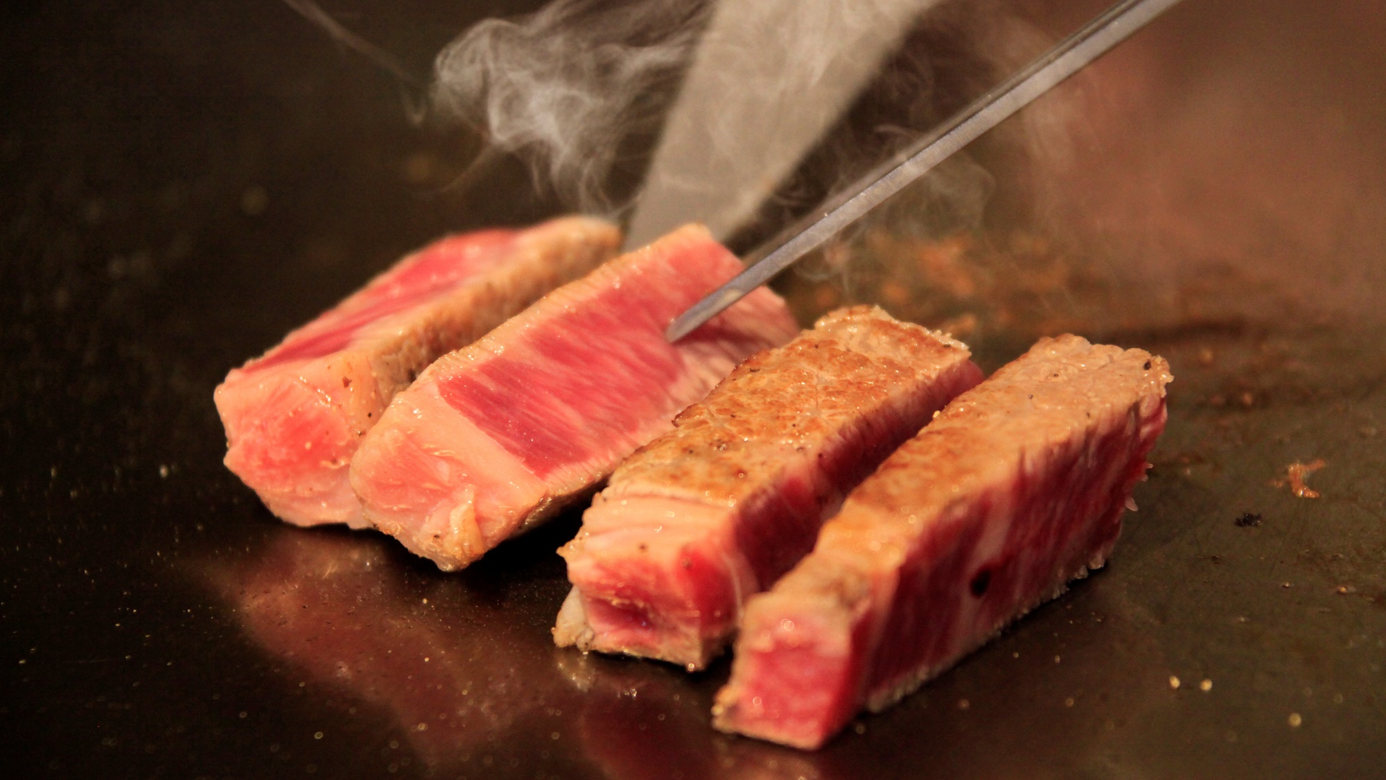 【ご夕食】メインの当館自慢の牛ステーキ