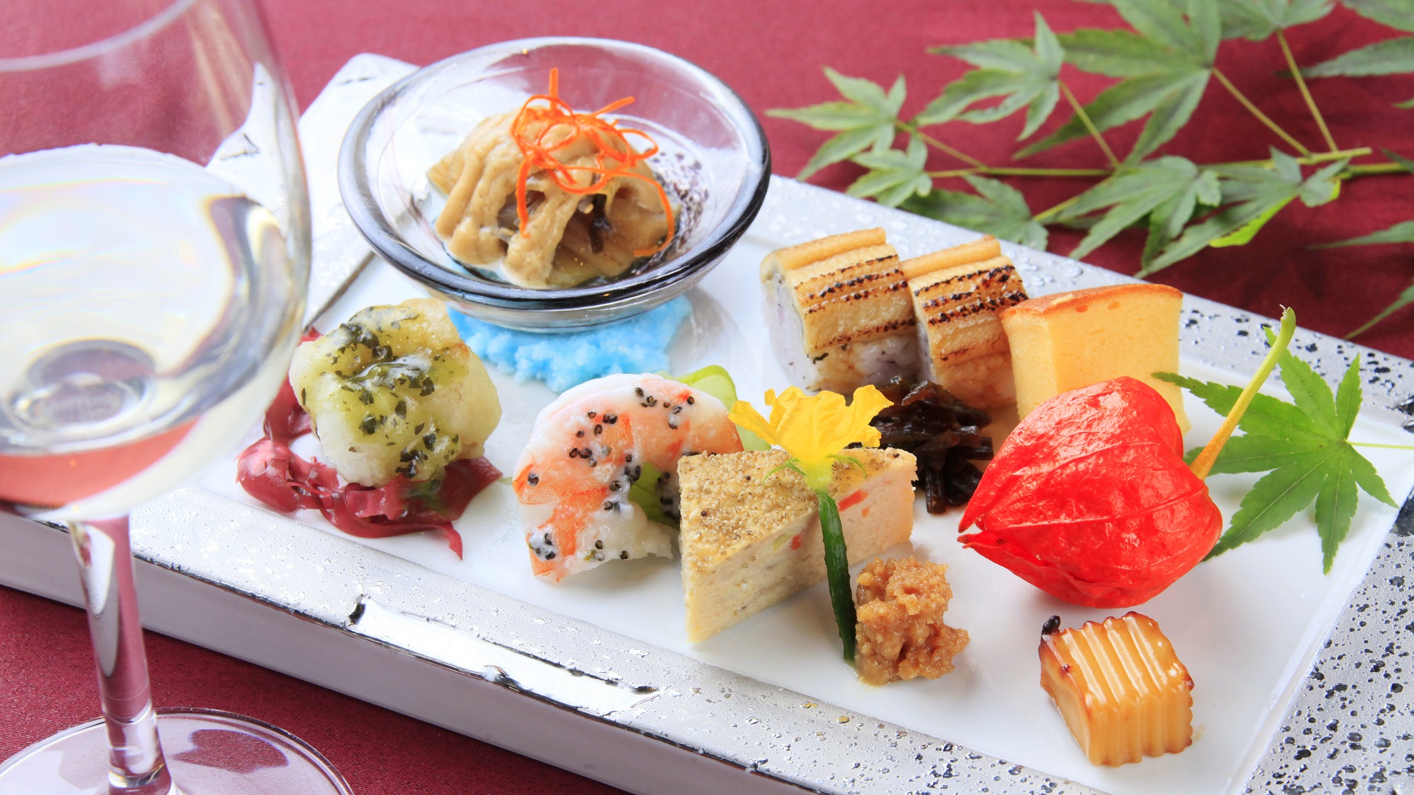 夏の御品書き：【旬彩】四季折々の旬の食材使った彩り鮮やかな前菜