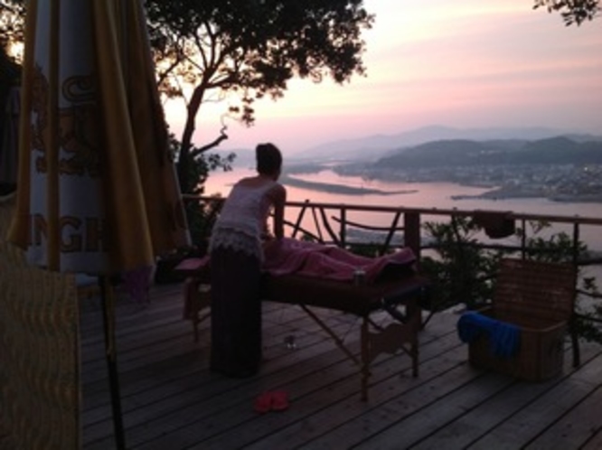 テラスでのマッサージ