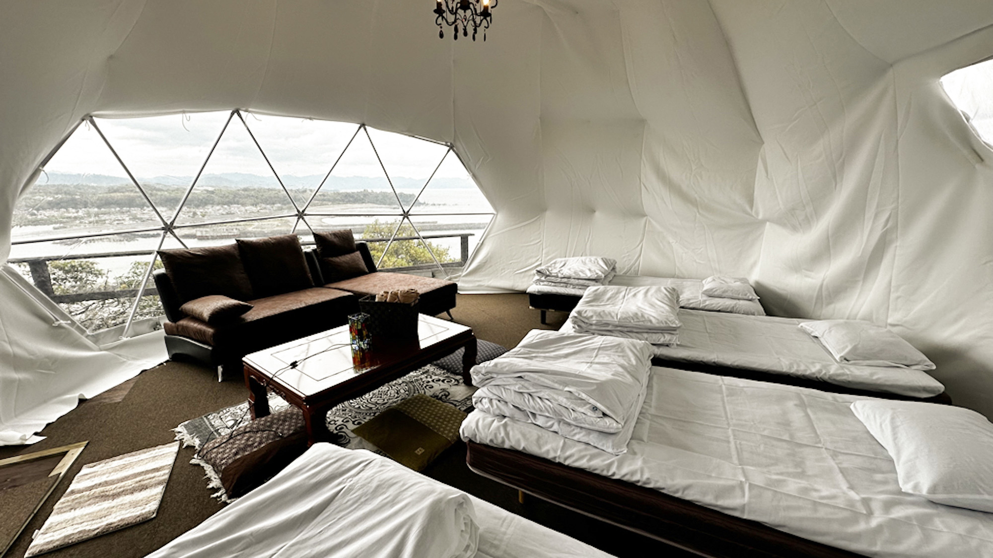・【オーシャンドーム9】8名様までご宿泊可能。広々としたテントで快適なグランピングをお楽しみください