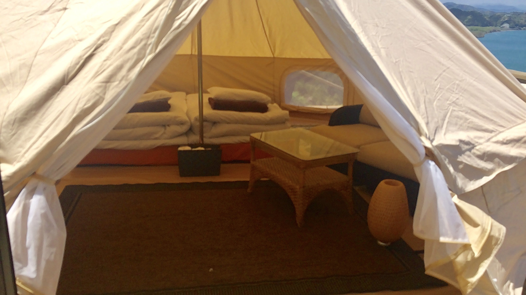 ・【オーシャンフロント10】秘密基地のようなテント。入るときはワクワクでいっぱいです