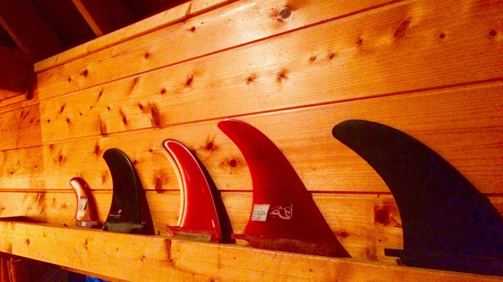 "・【サーフギャラリーキャビン-K】中心に位置するロフト付きの小さなキャビンです"