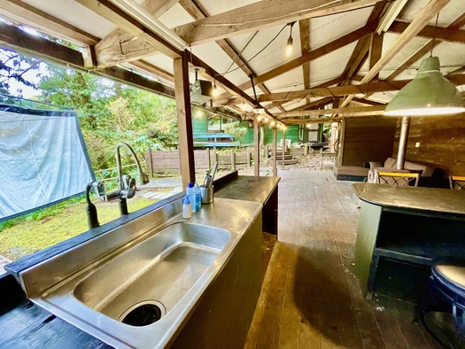 レイクサイドギャラリー【8名〜25名】野外スクリーンで迫力満点！焚き火＆屋外デッキでBBQも