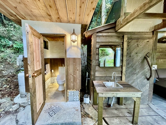 レイクサイドギャラリー【8名〜25名】野外スクリーンで迫力満点！焚き火＆屋外デッキでBBQも