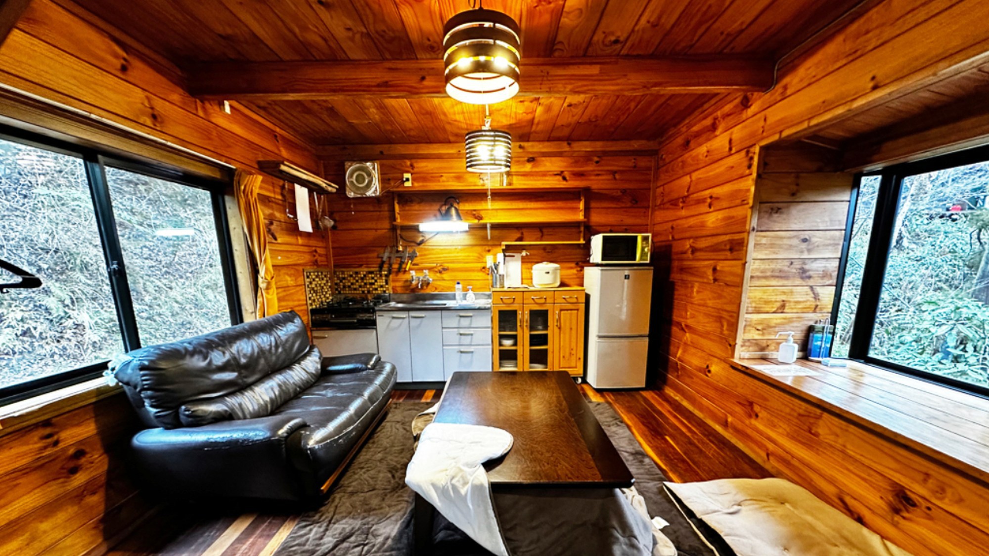 ・【ツインキャビン】自然に囲まれたログハウスの中は快適空間が拡がります