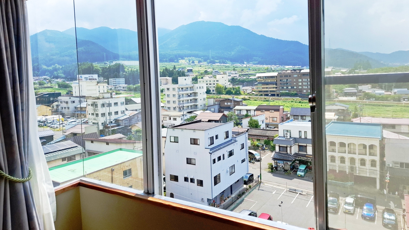 【シニア旅行におすすめ】温泉街や山を見渡す高層階の客室で信州旅♪1泊2食付きバイキングプラン