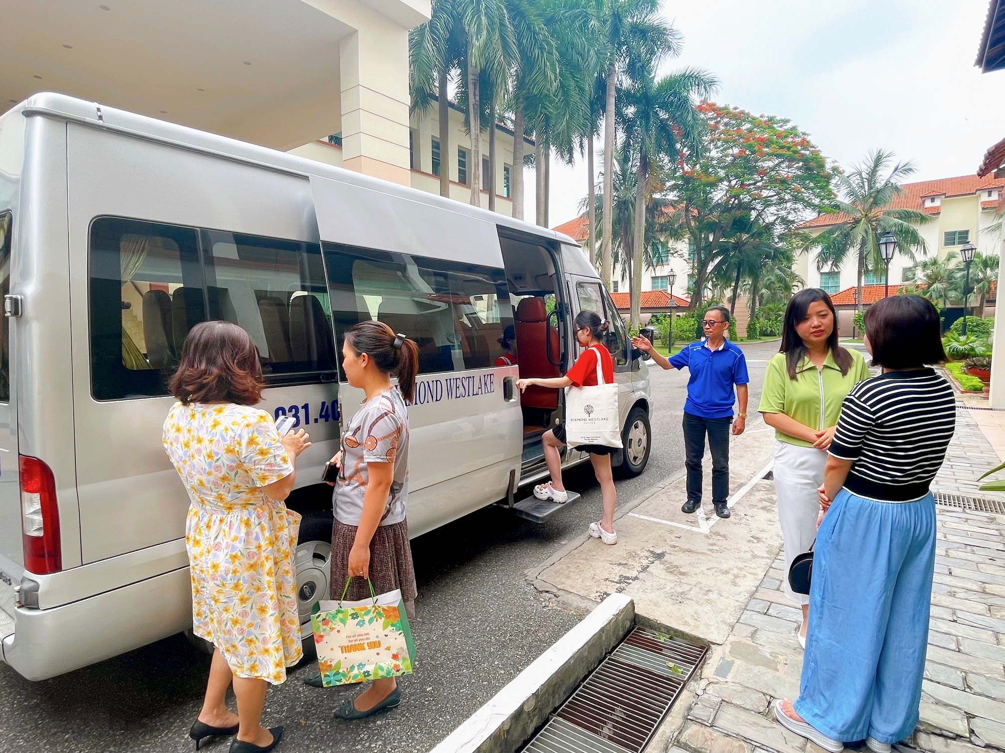 シャトルバスサービス