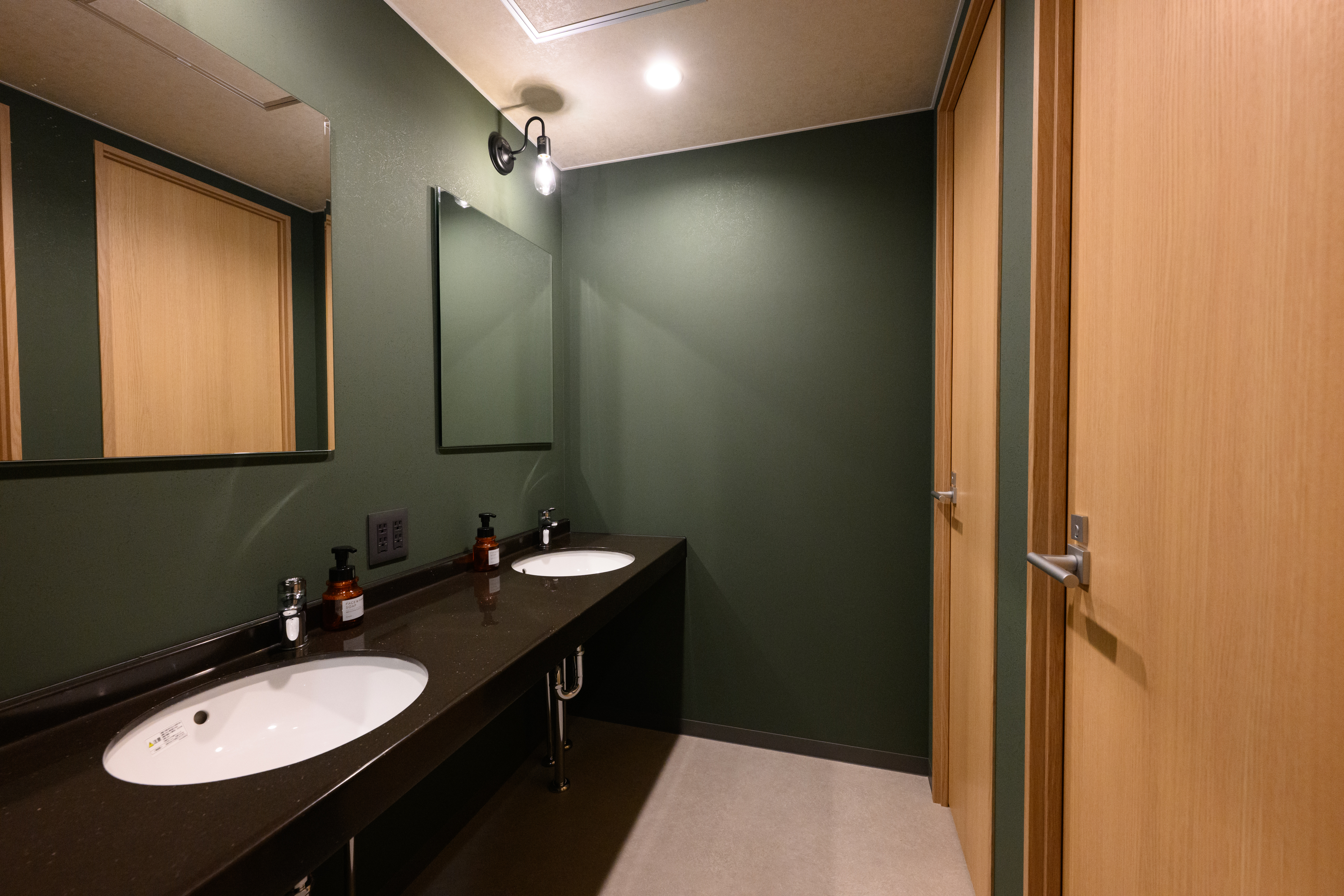 フロア共用トイレ・洗面（コンパクトプラスフロア）