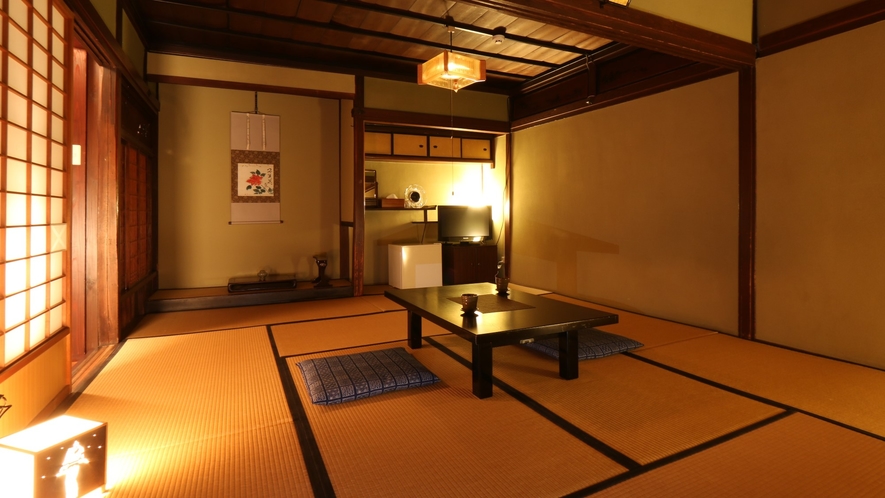 【和室12畳】最後の将軍徳川慶喜公が、大政奉還後に鷹狩で八尾を訪れた際に宿泊した和室です。