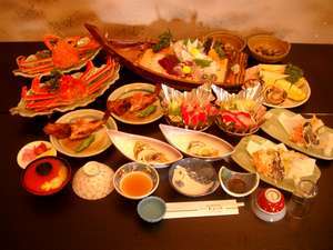 伊良湖魚市場で水揚げされた魚介類を使用した２名様分のお料理。