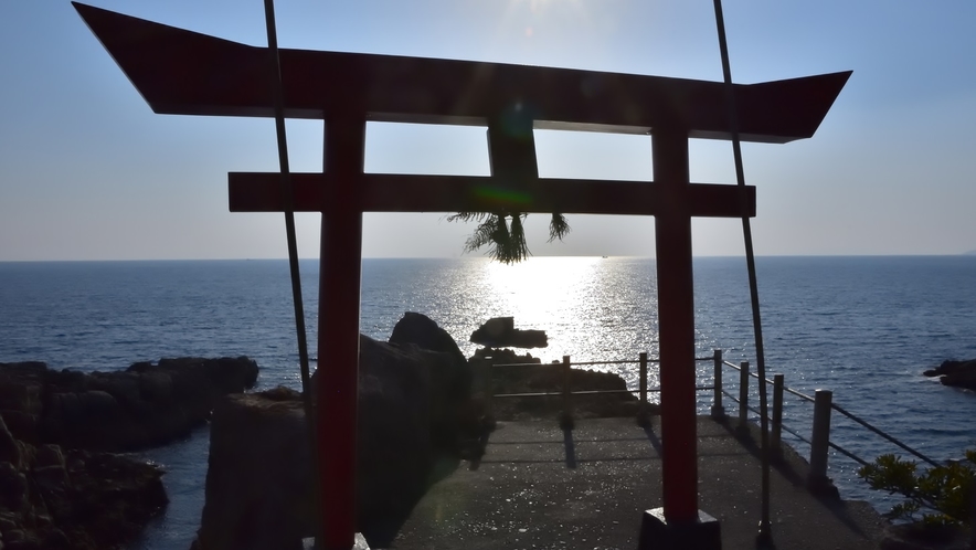 すぐ下に広がる絶景…　竜宮神社