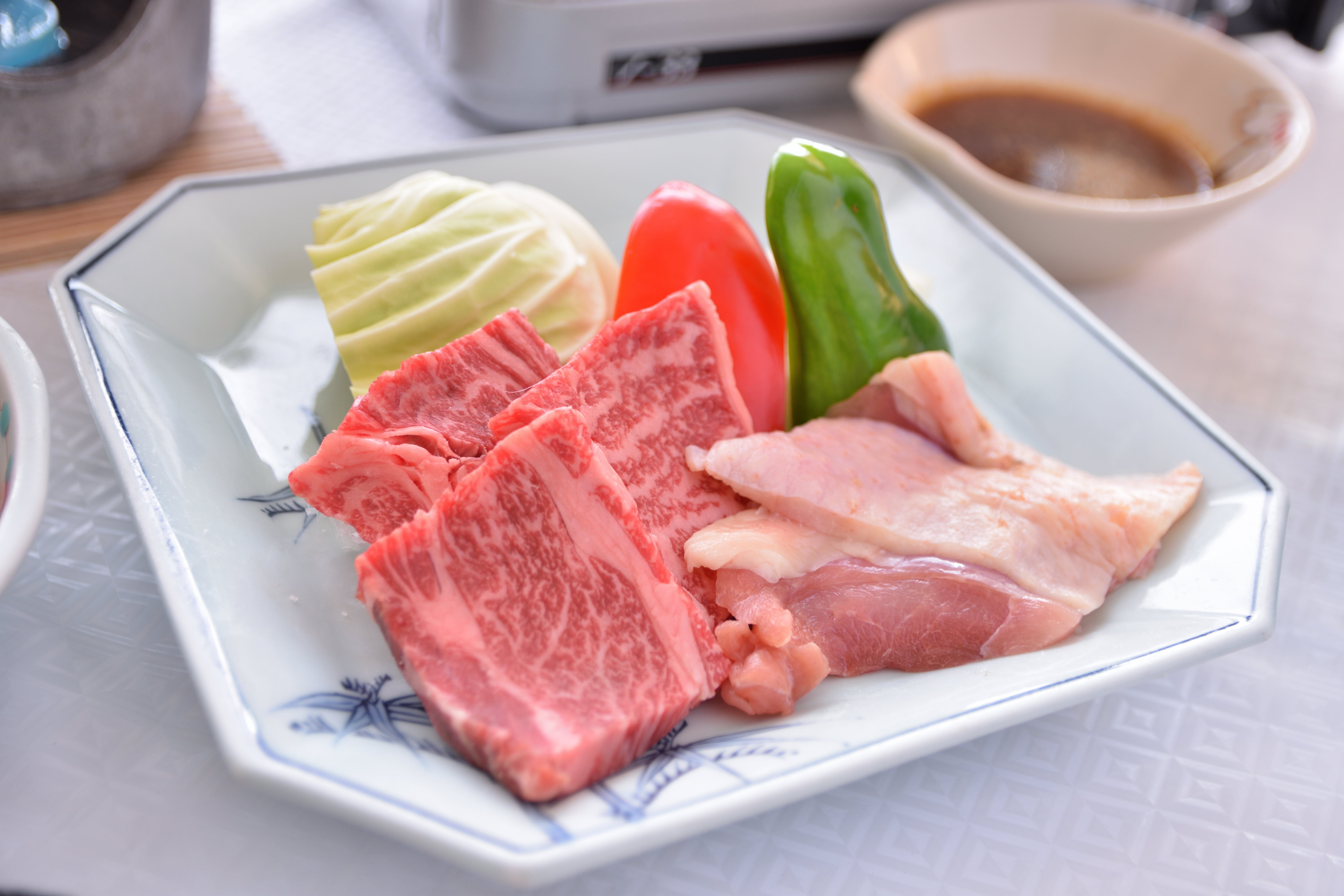 はちきん地鶏と土佐牛の食べ比べ！焼き立てでお召し上がり下さい