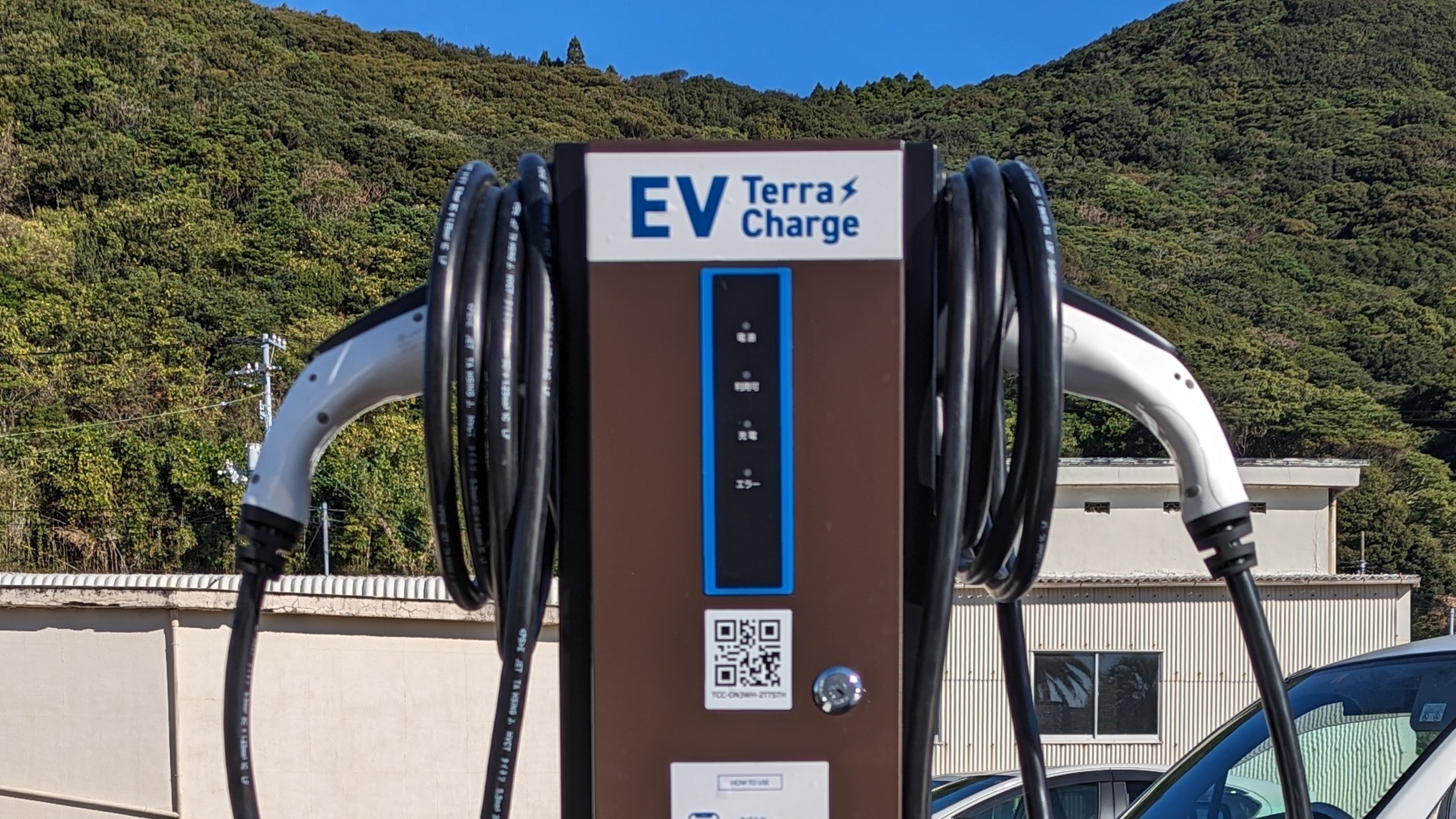 電気自動車も安心♪EV車用充電設備を駐車場に設置しております