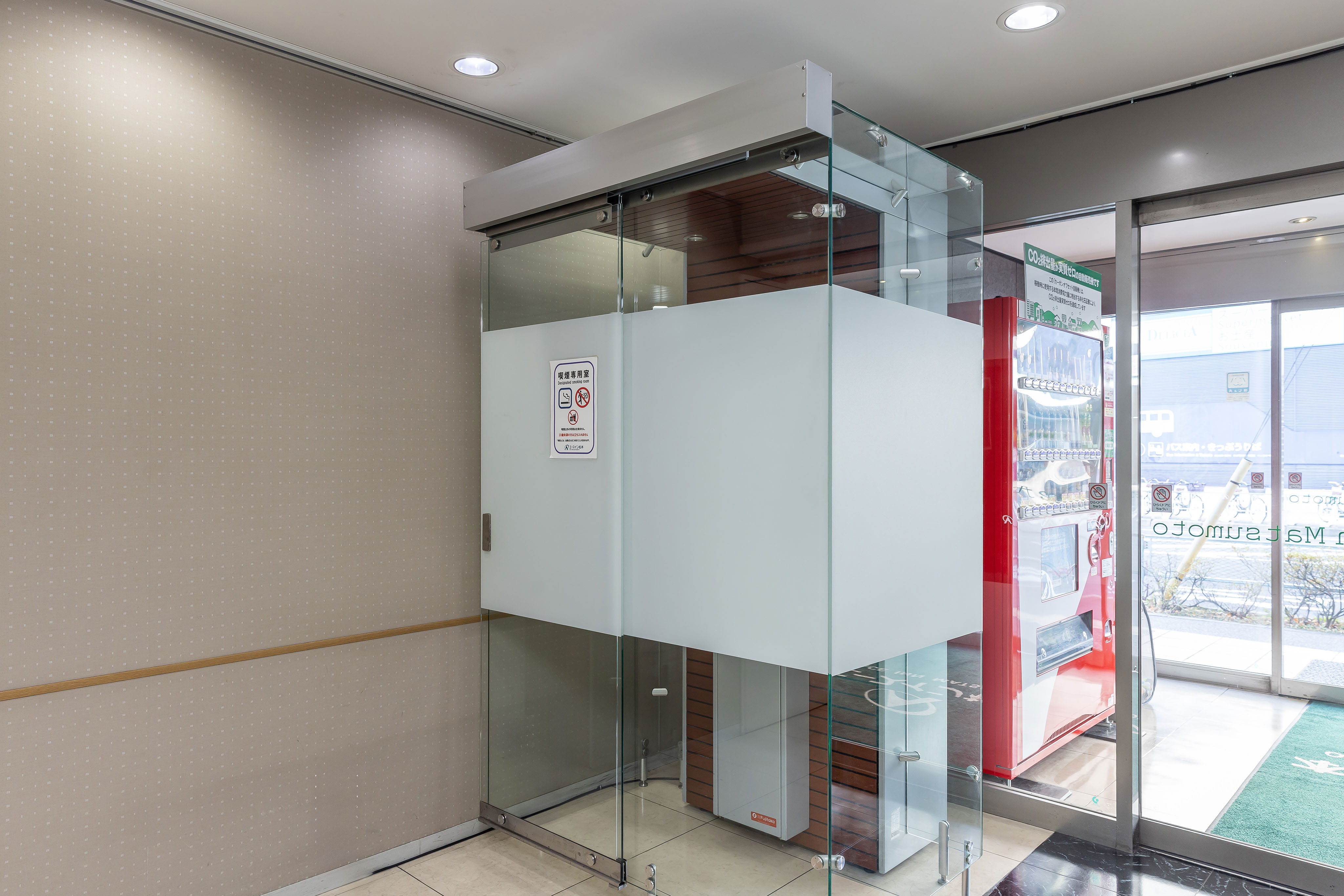 一階ロビーに喫煙ブースあり