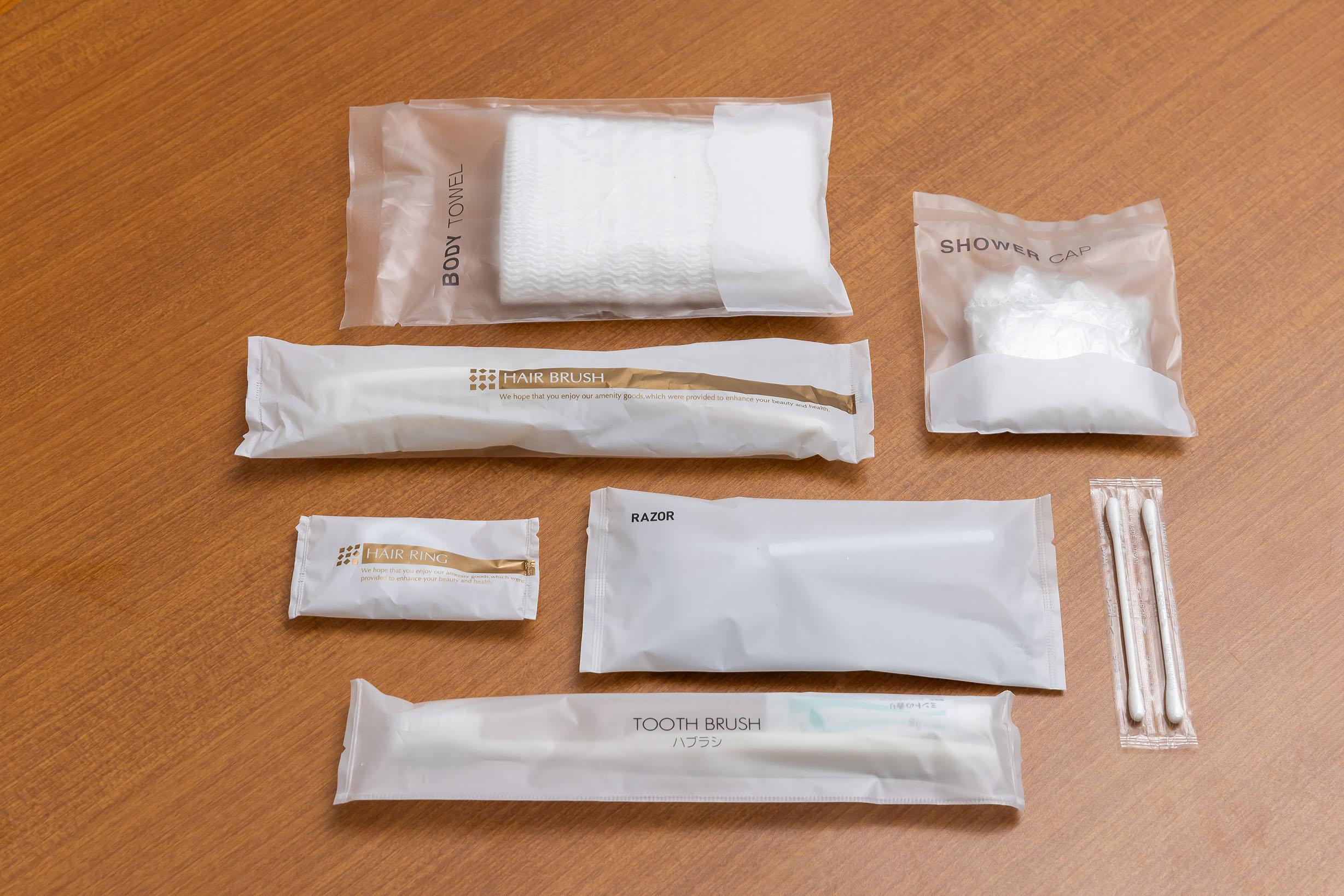 アメニティ（ボディタオル、ヘアブラシ、カミソリ、歯ブラシ、シャワーキャップ、ヘアゴム、綿棒）