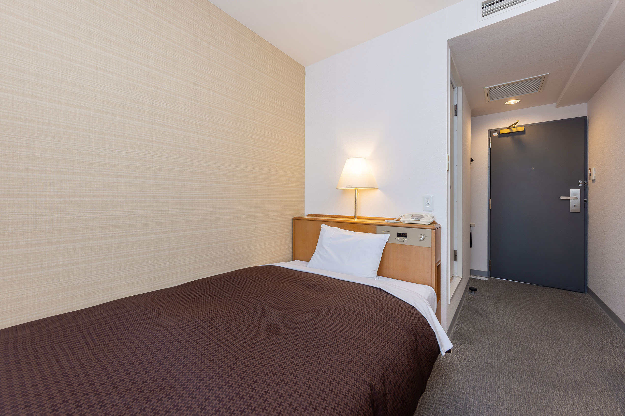 シングル12平米（セミダブルベッド120&times;200センチ）