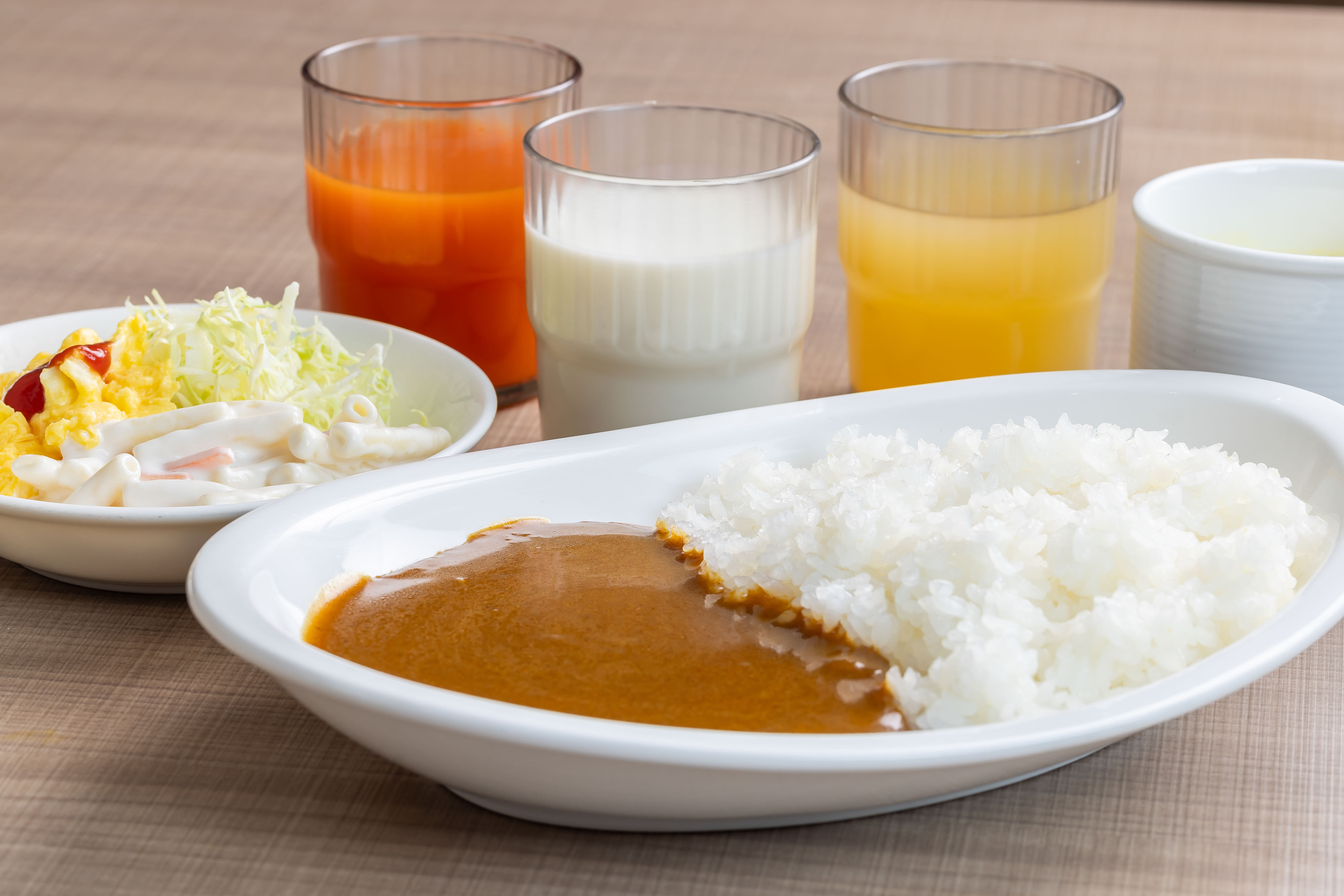 スパイスの香りが食欲をそそる、朝食カレーで一日をスタート。