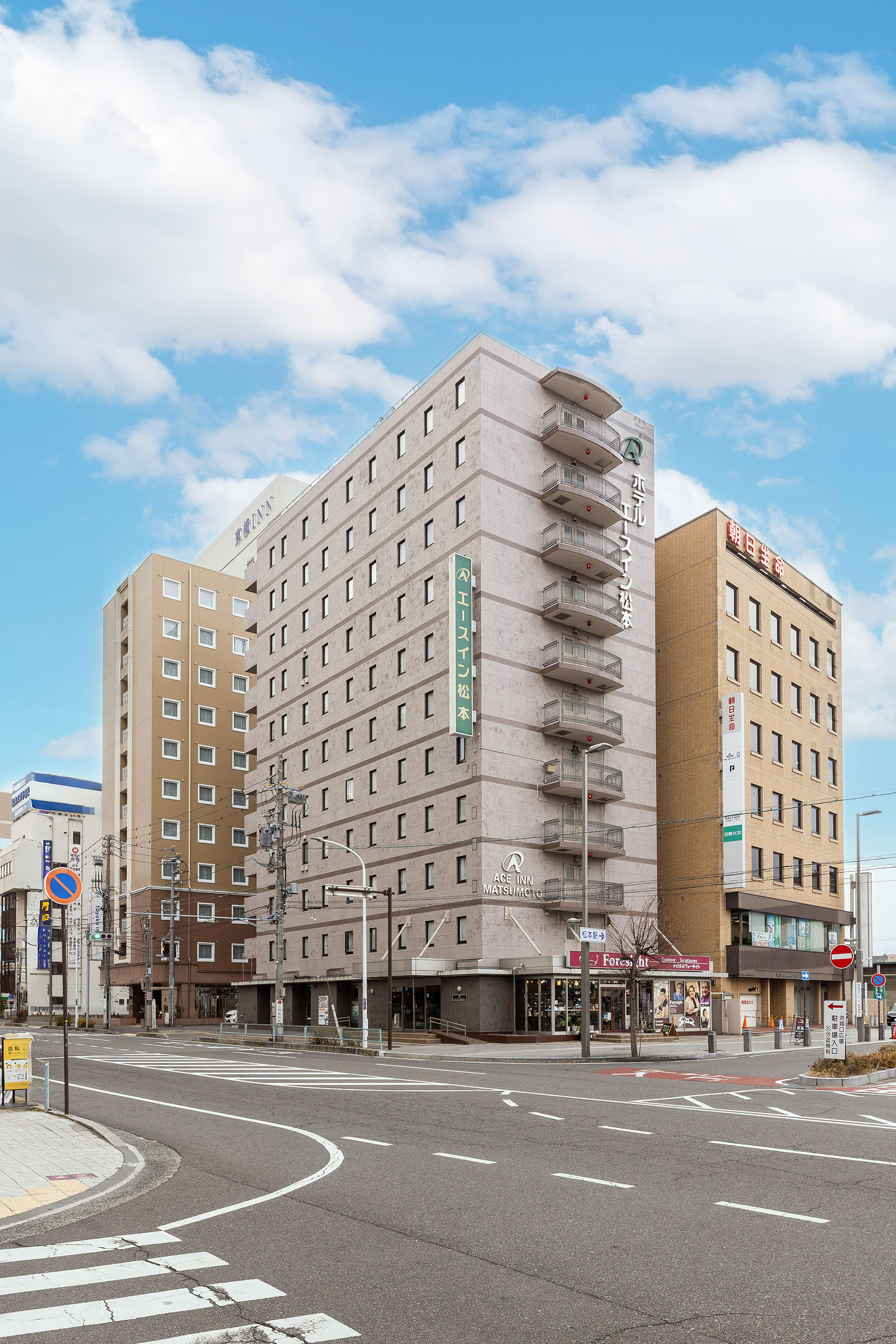 松本駅・松本バスターミナルの両方から徒歩１分！絶好のロケーション。