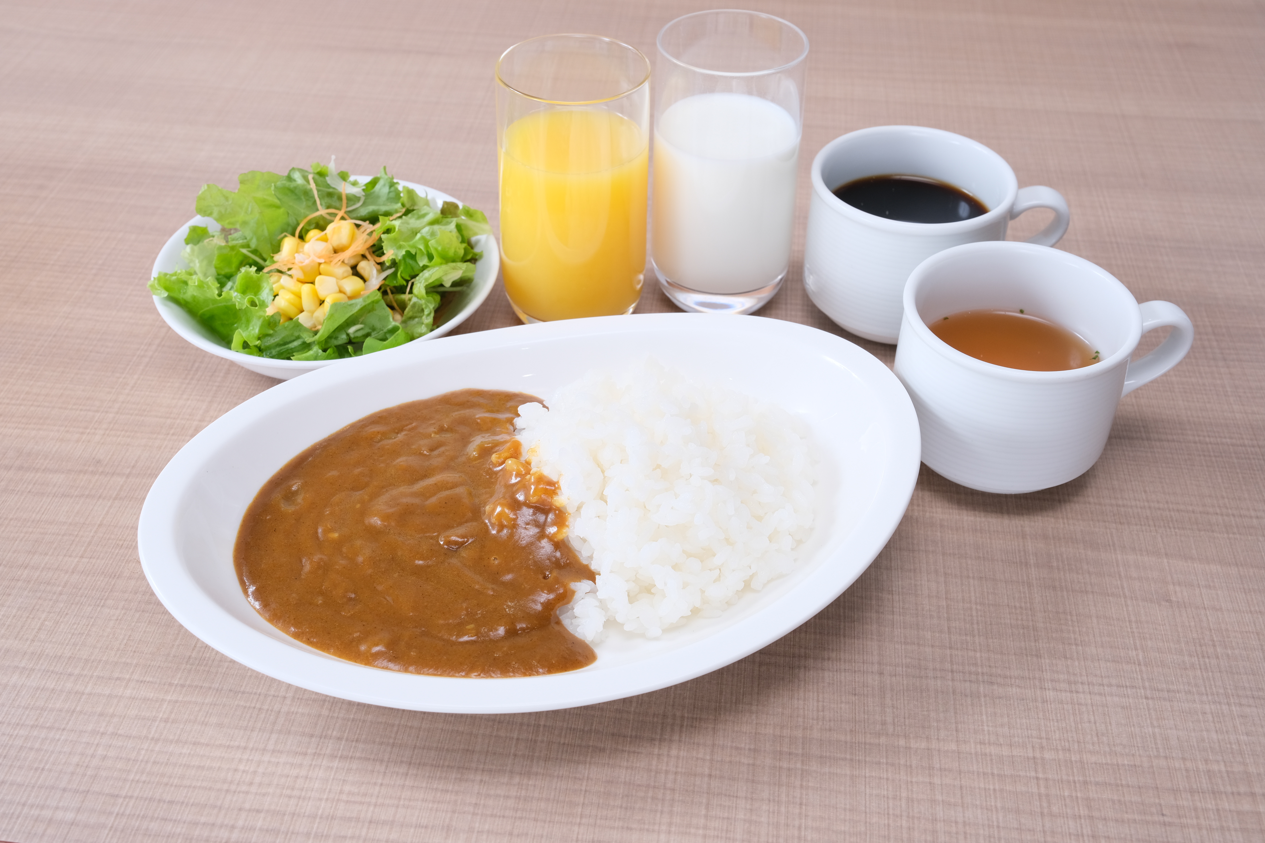 大好評の無料軽朝食♪カレーもございます！