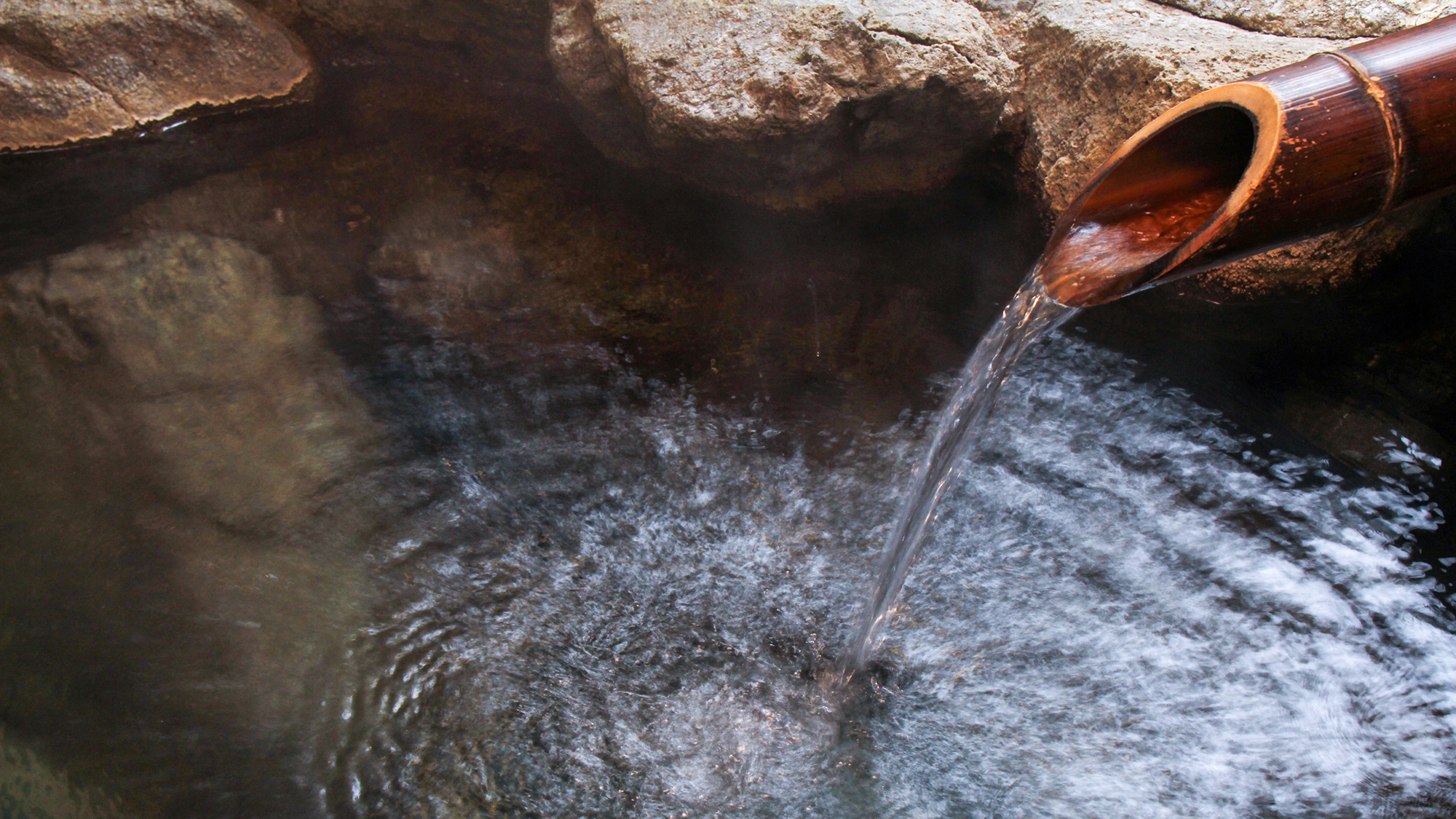 #温泉_檜の香り漂う大浴場&露天風呂と小浴場の両方をご利用いただけるよう、男女入替制です。