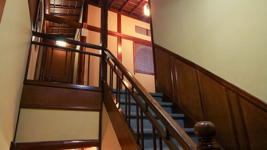 #館内_明治元年に建てられた丹波館。館内は大正浪漫の雰囲気が漂います♪