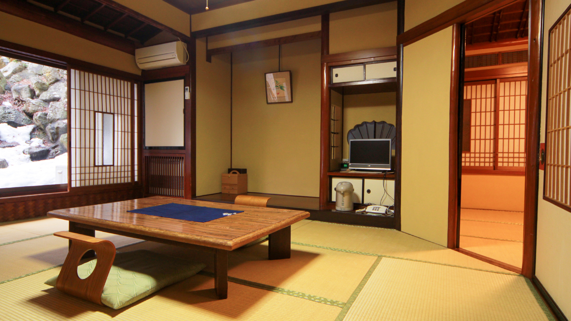 #客室一例_大正ロマン2間和室_大正ロマン香る癒しの空間♪レトロな家具のある純和風のお部屋です!